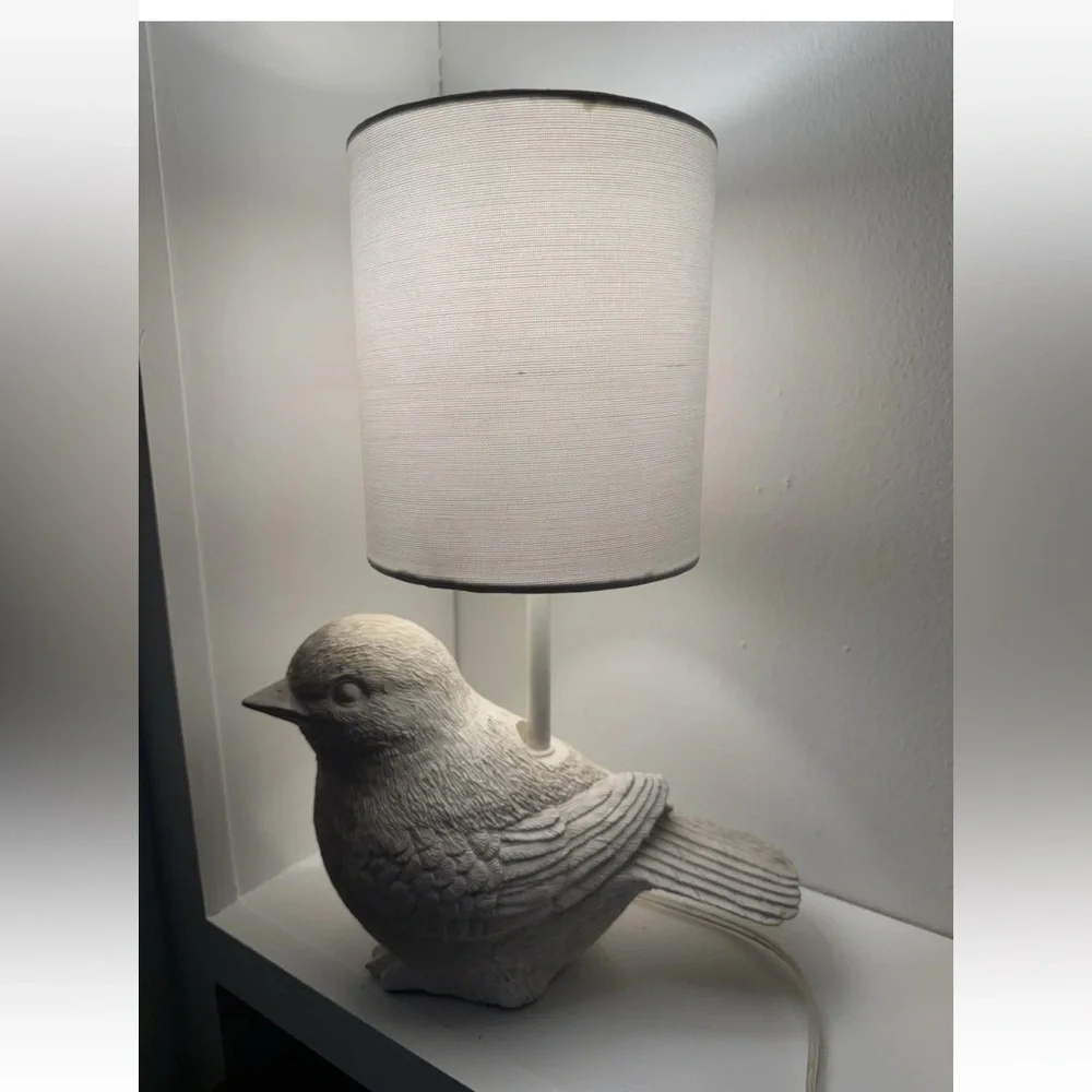 A Homestead Shoppe Classic Country Farmhouse Designed Bird Table Lamp